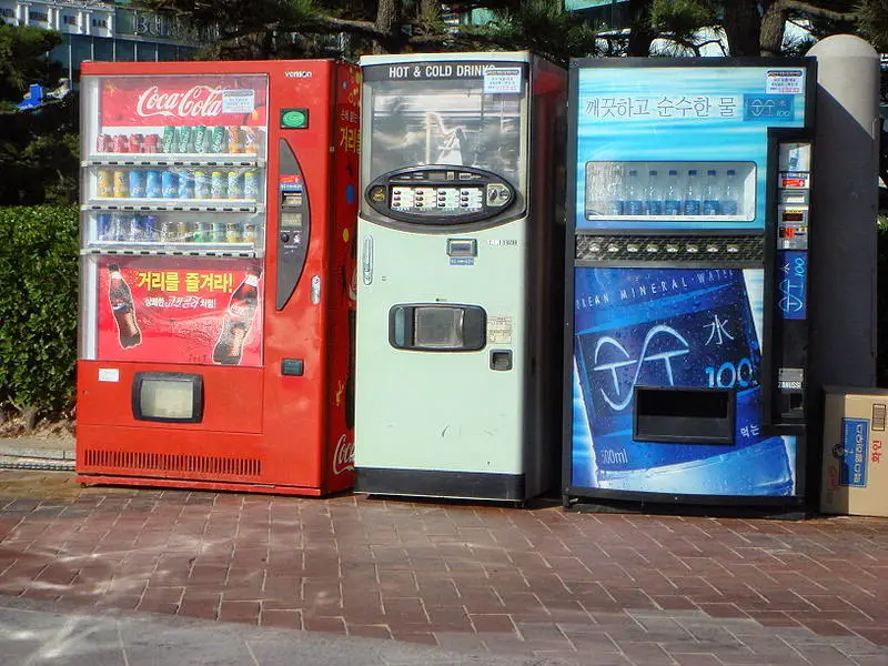 800px-Vending_machines_at_Haeundae