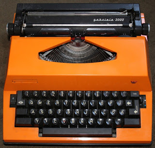 typewriter 623978 640